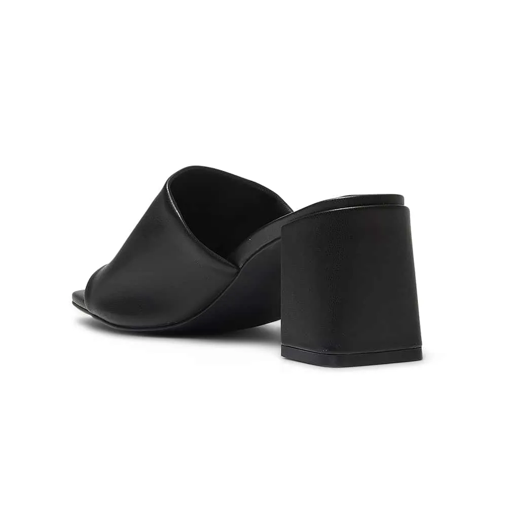 Geri Heel in Black Smooth