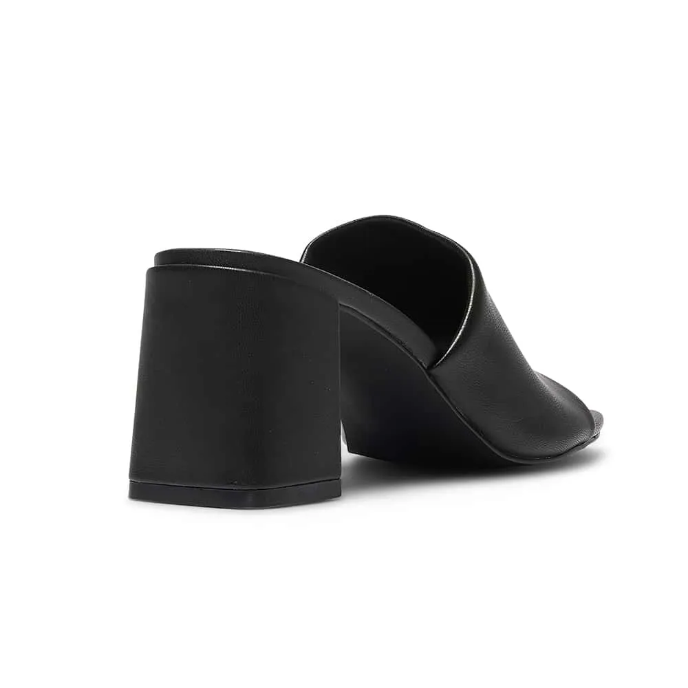 Geri Heel in Black Smooth