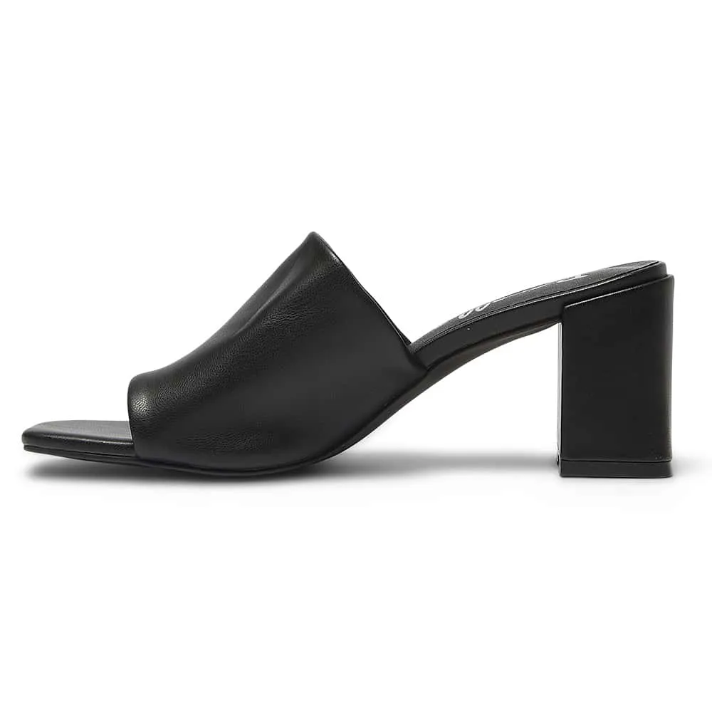 Geri Heel in Black Smooth